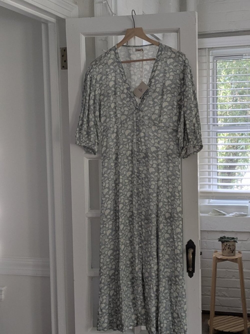 Light blue Faherty Havana dress size small (US size 4-6) - smoke echo floral